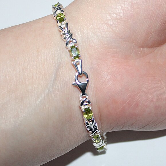 Sterling Silver Peridot Tennis Bracelet 7.5 Inches 16 Grams - Picture 2 of 4